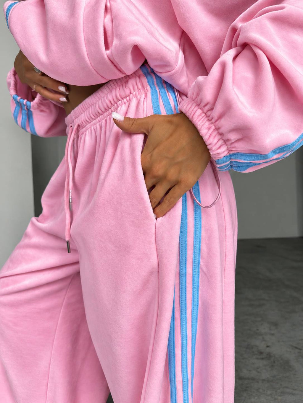 Pembe - 3 Şerit Detaylı Kadife Takım