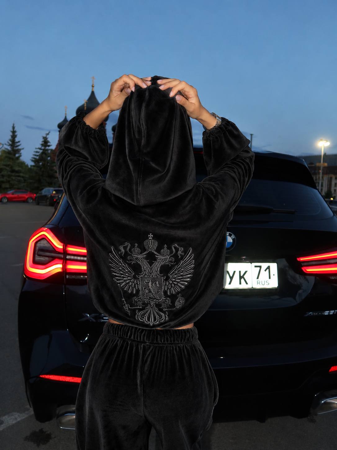 Siyah - Nakış Detaylı Kadife Takım